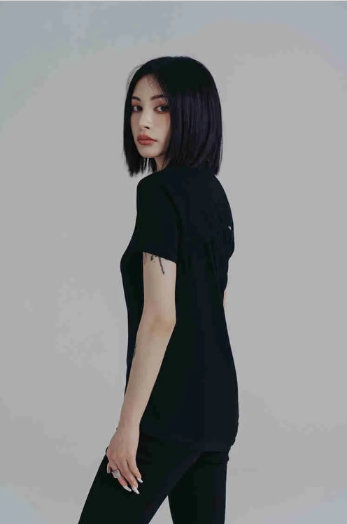 Wallcy Irregular Hem T-Shirt - Black