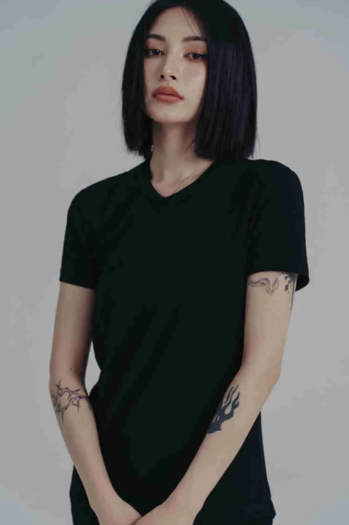 Wallcy Irregular Hem T-Shirt - Black