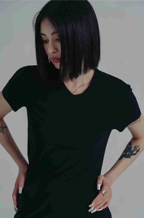 Wallcy Irregular Hem T-Shirt - Black