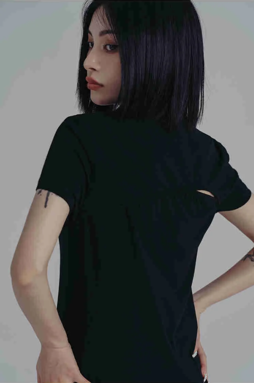Wallcy Irregular Hem T-Shirt - Black