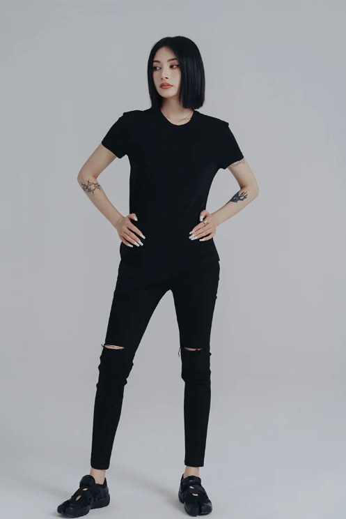 Wallcy Irregular Hem T-Shirt - Black